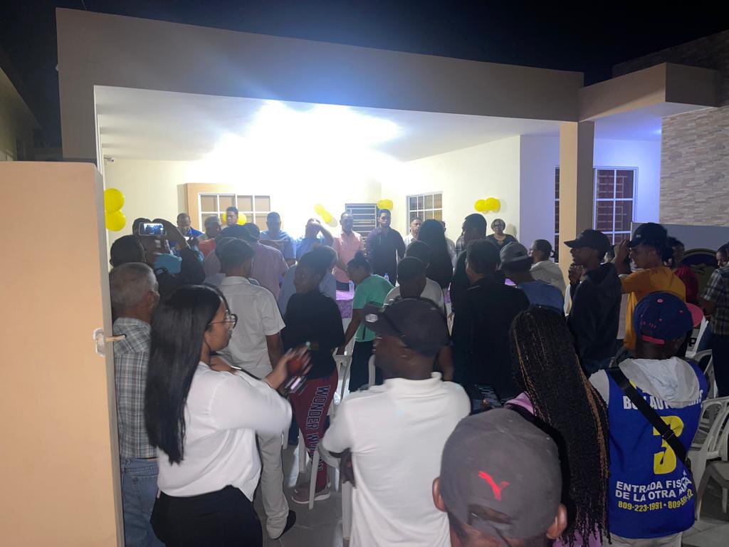 JuancitoPerezRD's tweet photo. 📍LA OTRA BANDA, HIGÜEY 

Realizamos asamblea de bienvenida al PLD, al regidor Alexander Rodríguez con compañeros tradicionales del partido y nuevos adeptos que se comprometieron a trabajar por @AbelMartinezD y para que #AlexanderRodriguez sea el próximo Alcalde de La Otra Banda. https://t.co/zxL8qKC3HC