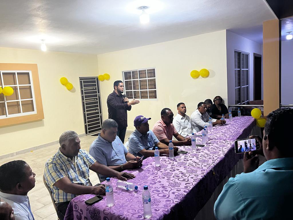 JuancitoPerezRD's tweet photo. 📍LA OTRA BANDA, HIGÜEY 

Realizamos asamblea de bienvenida al PLD, al regidor Alexander Rodríguez con compañeros tradicionales del partido y nuevos adeptos que se comprometieron a trabajar por @AbelMartinezD y para que #AlexanderRodriguez sea el próximo Alcalde de La Otra Banda. https://t.co/zxL8qKC3HC