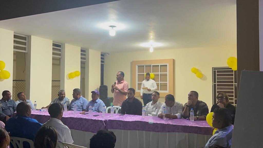 JuancitoPerezRD's tweet photo. 📍LA OTRA BANDA, HIGÜEY 

Realizamos asamblea de bienvenida al PLD, al regidor Alexander Rodríguez con compañeros tradicionales del partido y nuevos adeptos que se comprometieron a trabajar por @AbelMartinezD y para que #AlexanderRodriguez sea el próximo Alcalde de La Otra Banda. https://t.co/zxL8qKC3HC