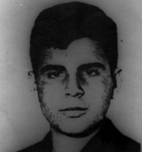 DondeEstanCL's tweet photo. #DetenidosDesaparecidos 🌹
¿Dónde está Claudio Francisco Thauby Pacheco?

24 años, soltero, un hijo, estudiante de Sociología de la Universidad de Chile, militante socialista, fue detenido el 31 de diciembre de 1974 por agentes de la DINA.

¡Ni perdón ni olvido! https://t.co/fDpZajN6k8