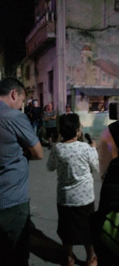 analidiaom's tweet photo. Recorren e intercambian con la comunidad los candidatos a diputados Enrique Alemán y Ailed Acosta Argudin  el distrito 2 del municipio Centro Habana. #MejorEsPosible #LaHabanaDeTodos @AMPPCHabana @gobhabana https://t.co/qTjAIoax4c