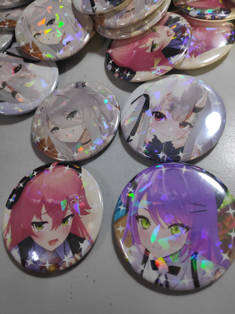 百鬼あやめ ,獅白ぼたん ,常闇トワ 「Heading to KL now!new badges I made for 」|Nisemoriのイラスト