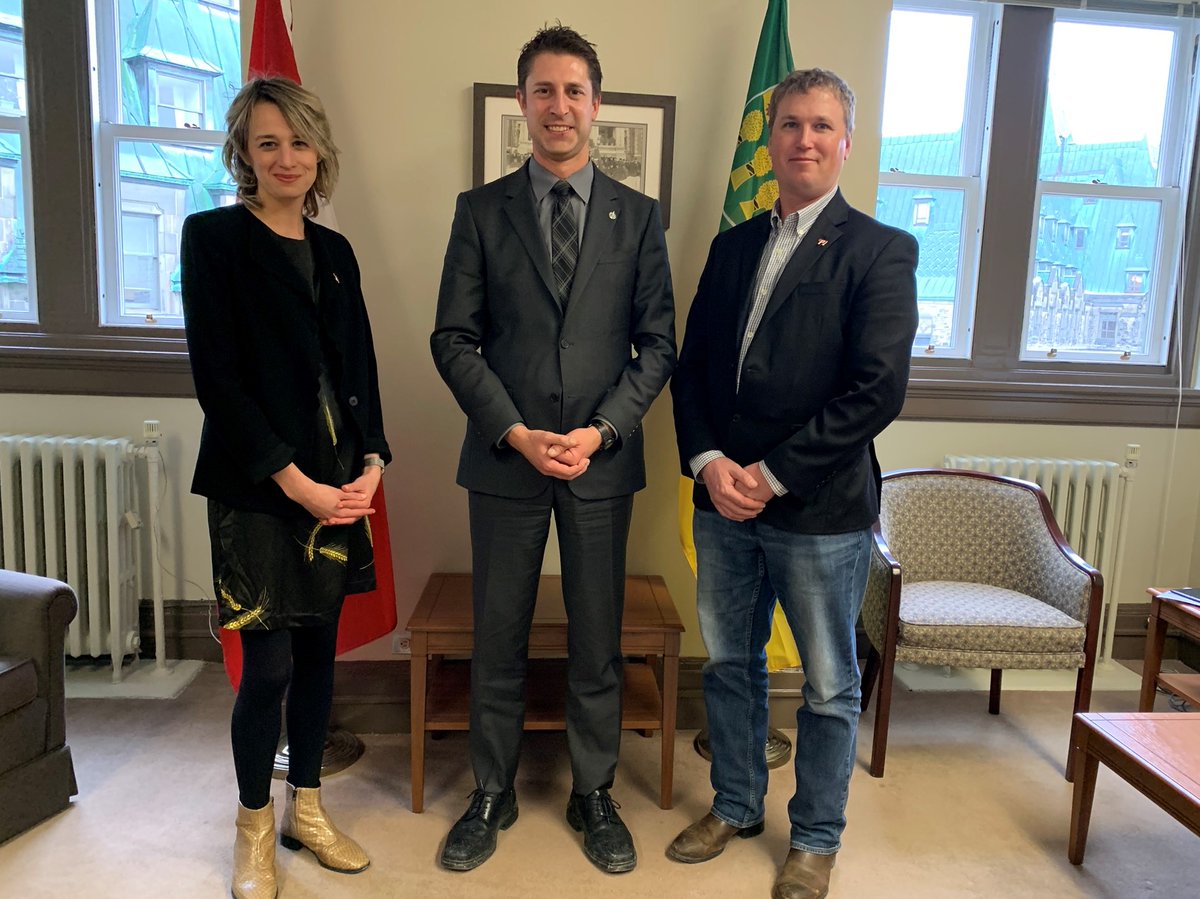 This afternoon in my Parliament Hill office I was pleased to meet with @Jenn_Babs and Nathan Phinney of the @CanCattle Association.  I share their concerns about the importance of the Saskatchewan beef sector in Canada's free trade negotiations.  #cdnpoli #cdnag #cdntrade #skpoli