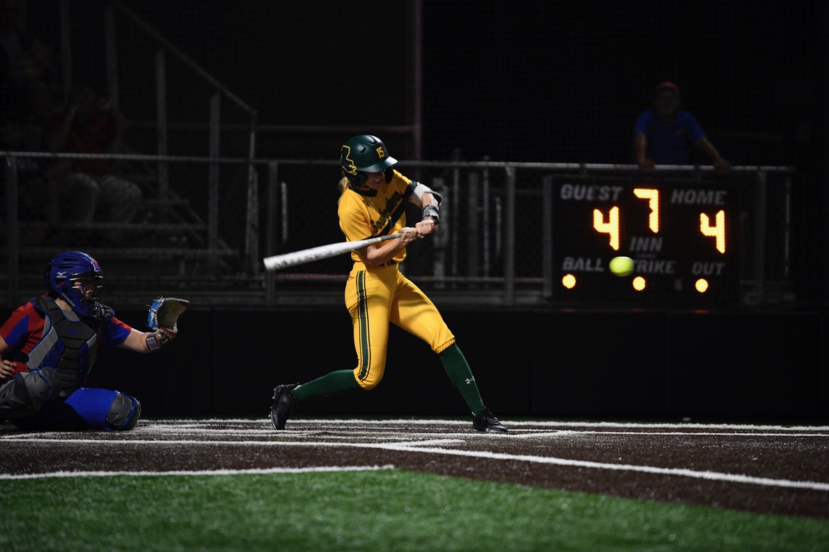 LionUpSoftball's tweet photo. The Hit ➕ The Run = LION WIN! 

 #LionUp X @NCAASoftball https://t.co/WB8iTLHERA