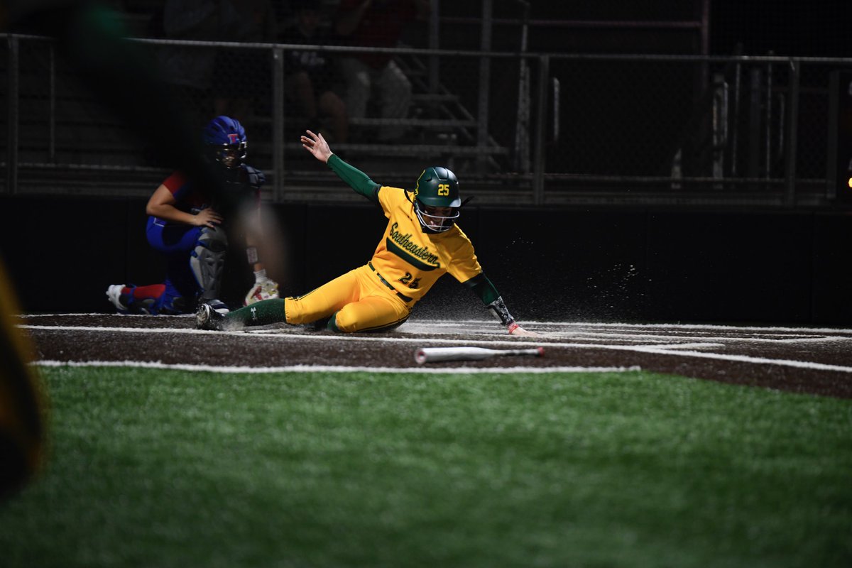 LionUpSoftball's tweet photo. The Hit ➕ The Run = LION WIN! 

 #LionUp X @NCAASoftball https://t.co/WB8iTLHERA