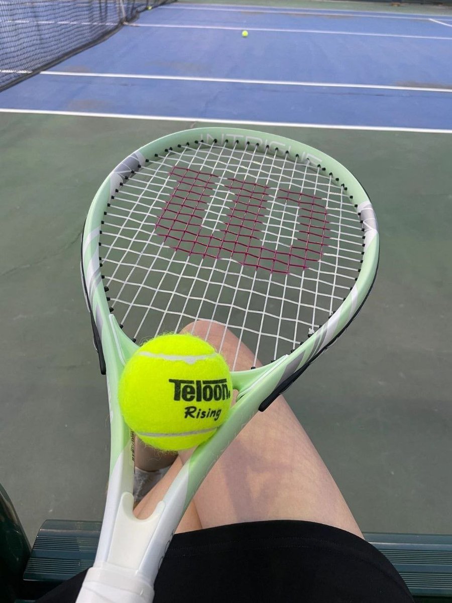 JashuarCaballer's tweet photo. 🫰😅😅The golf deal turned into a tennis match https://t.co/fEbGkNvr1P