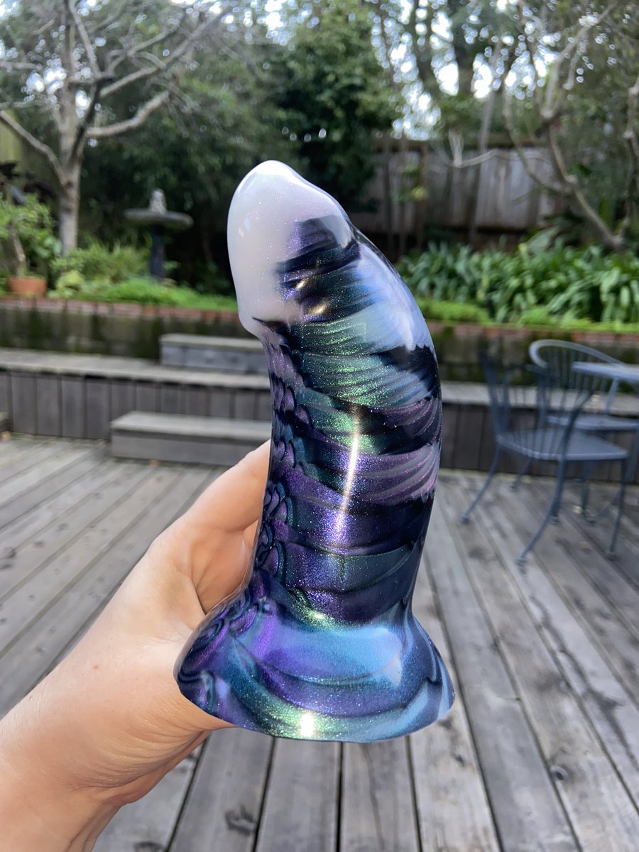 catdavra's tweet photo. Everyday Goblin via @ppsculptors looks absolutely unreal in these intricate iridescent ribbons✨ https://t.co/5ZLowBl7JV