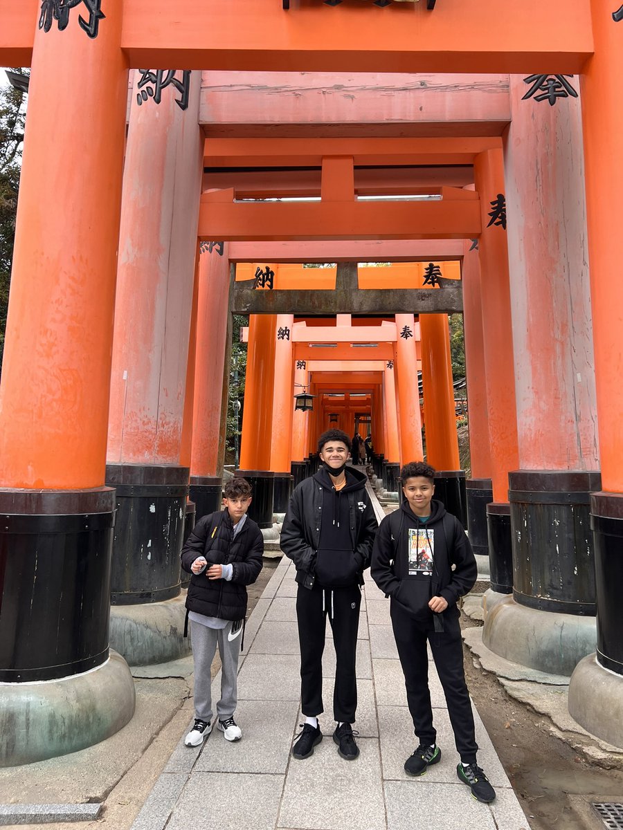 DEScreativearts's tweet photo. 1000 gates Mt.Inari
#DESCreativearts 
#DESCtrips 
#GrowAtDESC 
#DESCjapan https://t.co/DHUdkvDGsS