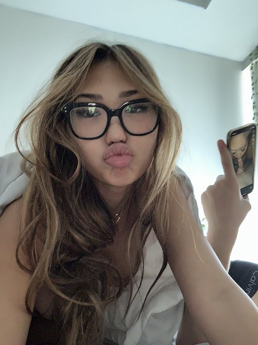 lol feeling sleepy and hornyyy… https://t.co/RMusqthhC9