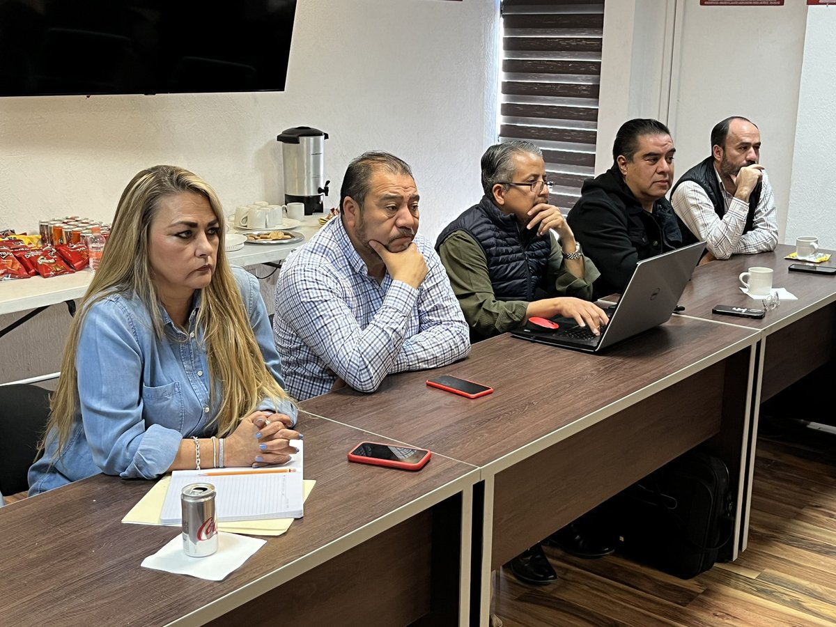 Concluimos reunión de evaluación con mis compañeros del Comité Directivo Estatal.
Todos los procesos son perfectibles y en el <a href="/PRICoahuila/">PRI COAHUILA</a> buscamos la excelencia siempre.
<a href="/SusanaGarzaF/">Susana Garza</a> 
<a href="/jaaf4321/">Antonio Antunes</a> 
<a href="/jsosacom/">jsosa</a> 
<a href="/arturogamboach/">Arturo Gamboa Chacón</a> 
<a href="/VictoriaPRImero/">Victoria Nuñez</a> 
<a href="/dperedae/">Dulce Pereda</a> 
@javiermarqueze
<a href="/CandeReza/">Cande García Reza</a>