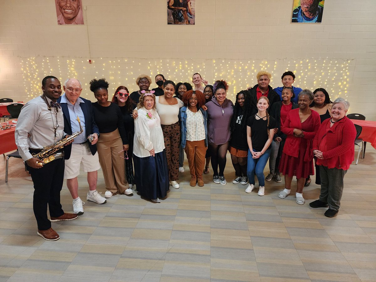 RidgeView_StuCo's tweet photo. We hosted our first Sweetheart Dance for the residents of the Watercrest and had a blast!!! It was a joy to welcome them to @rvhs for a night of dancing, crafts, and live music!! 💜💕 https://t.co/Rx19rGg53t
