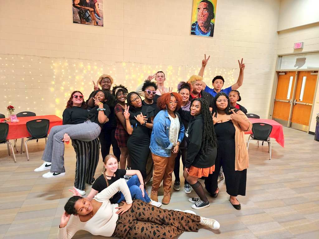 ms_fennell's tweet photo. @RidgeView_StuCo had a great time!! @CurtisBates06, thank you so much! 💜💜💜 https://t.co/jyfqIvrLoi