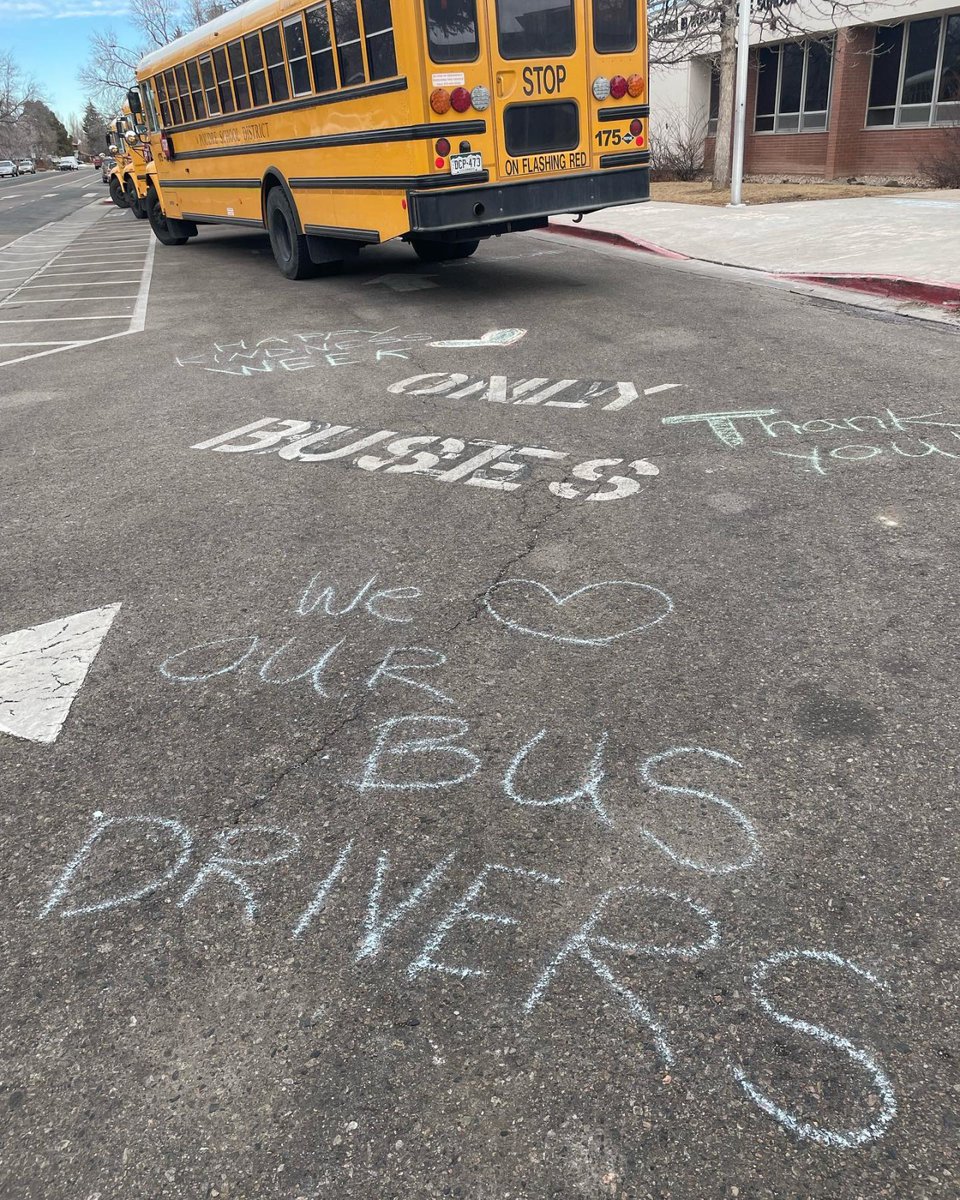 PoudreSchools's tweet image. Shoutout to the thoughtful students at @Lesher_MS for delivering notes and popcorn to their classified staff earlier this week! 💙💛 

Let's keep the appreciation going during #ClassifiedEmployeeAppreciationWeek - share how you have shown appreciation to the staff at your school!
