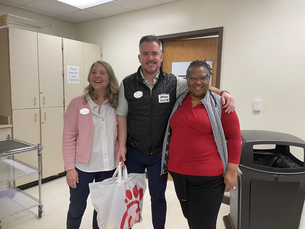 JhsCdc's tweet photo. We love the Chick Fil A Leader Academy at Jordan High School❤️⁦⁦@JHSFalcons⁩ ⁦@DurhamPublicSch⁩ ⁦@dpscte⁩ https://t.co/LrlzCX6OkA