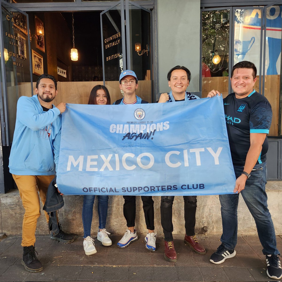 mcfc_mxoficial's tweet photo. Hoy nos llamaron...los niños héroes!!! Pusimos el nombre del branch en alto y estamos en la cima de la liga

#mancityosc #mcfcosc #manchestercitymexico #northlondonisblue

#LaPremierEnParamount https://t.co/v2fKEpfQit