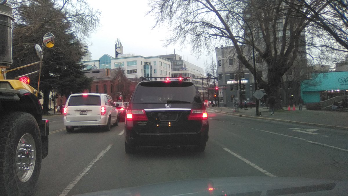 yyjObserver's tweet photo. SC2 66X #yyjtraffic @vicpdcanada Blanshard Street 15 Feb 5PM. Any rules broken? https://t.co/eDxHjIrXIT