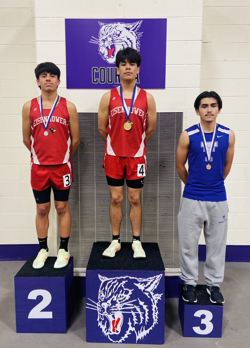 DDE_XC_TF's tweet photo. Congrats to our first place🥇winners at the Thornton Invite 🥳 🏃‍♂️ 
800m: Eric Marquez 🥇 
600m: Cristian Morales 🥇 
1600m (mile): Eric Marquez 🥇 
#DDExcellence #LiveEasyRunHard https://t.co/fXGBgGx06S