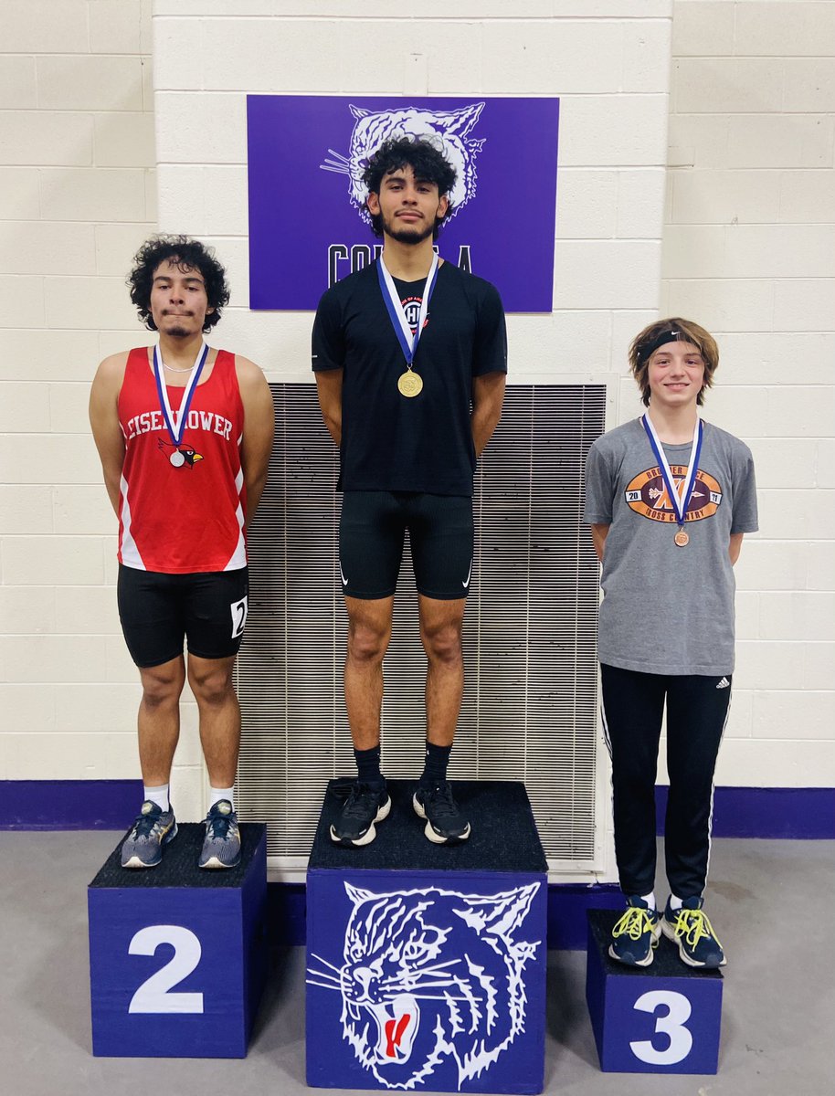DDE_XC_TF's tweet photo. Congrats to our first place🥇winners at the Thornton Invite 🥳 🏃‍♂️ 
800m: Eric Marquez 🥇 
600m: Cristian Morales 🥇 
1600m (mile): Eric Marquez 🥇 
#DDExcellence #LiveEasyRunHard https://t.co/fXGBgGx06S
