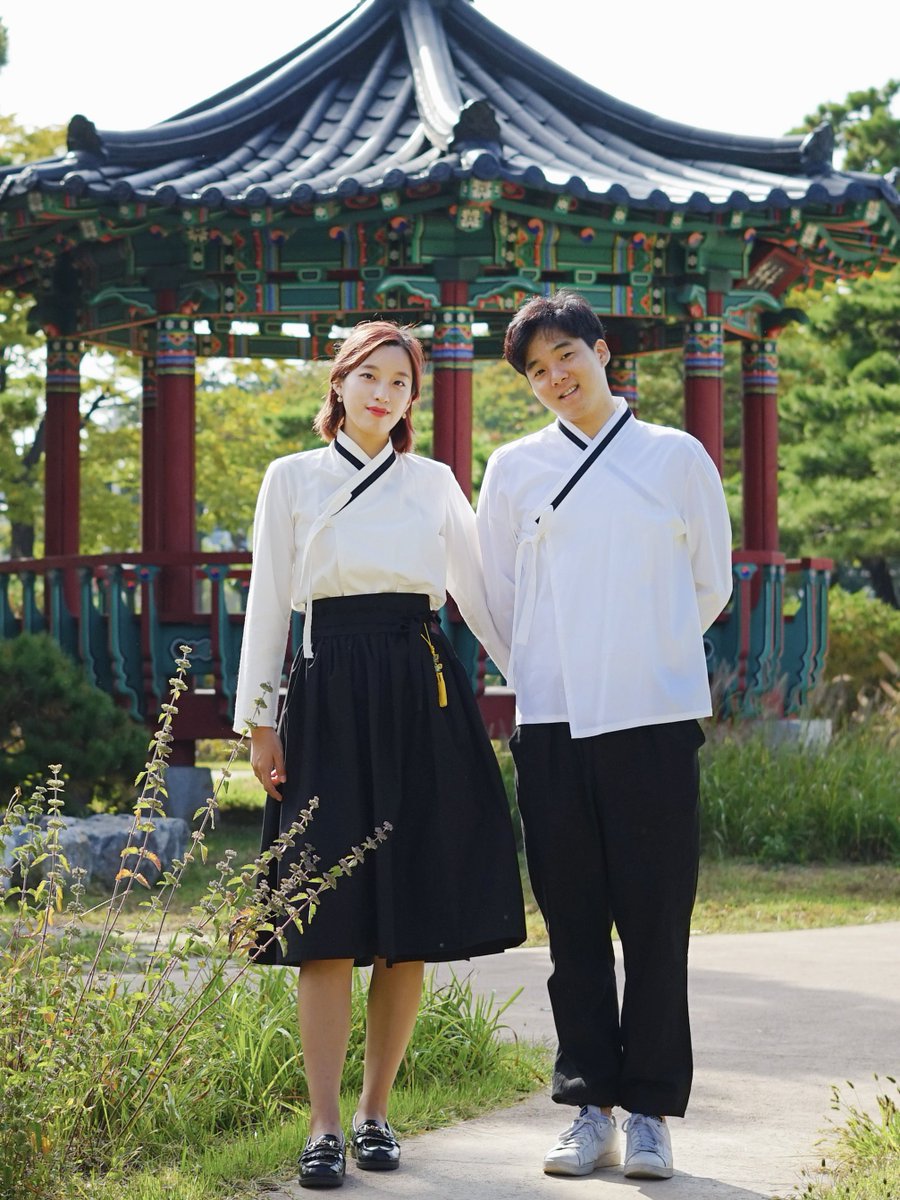 by__nebula's tweet photo. [RT+팔로우 이벤트]
과거와 현재를 잇는 생활한복과 고대, 중세 인형한복을 만드는 앙고라상점입니다.
플러스 사이즈 제작, 기장추가, 원단변경 등 다양한 서비스를 제공하며, 세탁기 사용이 가능한 원단을 사용합니다.
일상에서 입기 좋은 생활한복과 잊혀진 우리옷 재현을 위해 노력하고 있습니다🥰 https://t.co/7rZxdX62ss