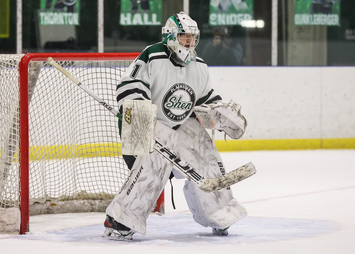 masonsniderr's tweet photo. Last Regular Season Game of my high school career wouldn’t want to play with anyone else #shenhockey https://t.co/RAwErZoNSU