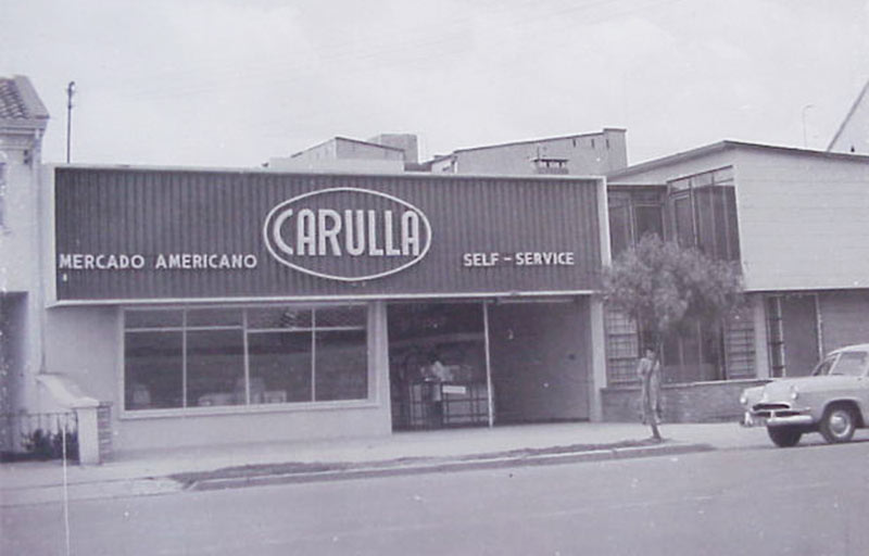 Histor1a's tweet photo. Inspirados en las tendencias de Estados Unidos, en 1953 Carulla abrió en el barrio El Campín de Bogotá, su primer supermercado de autoservicio. La familia Carulla tuvo que imprimir manuales para que las amas de casa aprendieran cómo funcionaba un almacén de este tipo. https://t.co/eCZ3whPpOc