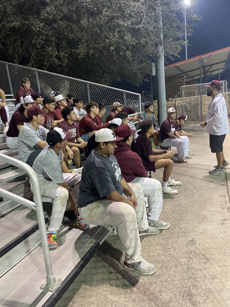 CoachEMartinez's tweet image. Always a great day for family and baseball ⚾️🏴‍☠️ #MTZFam #MPBaseball @MathisBaseball