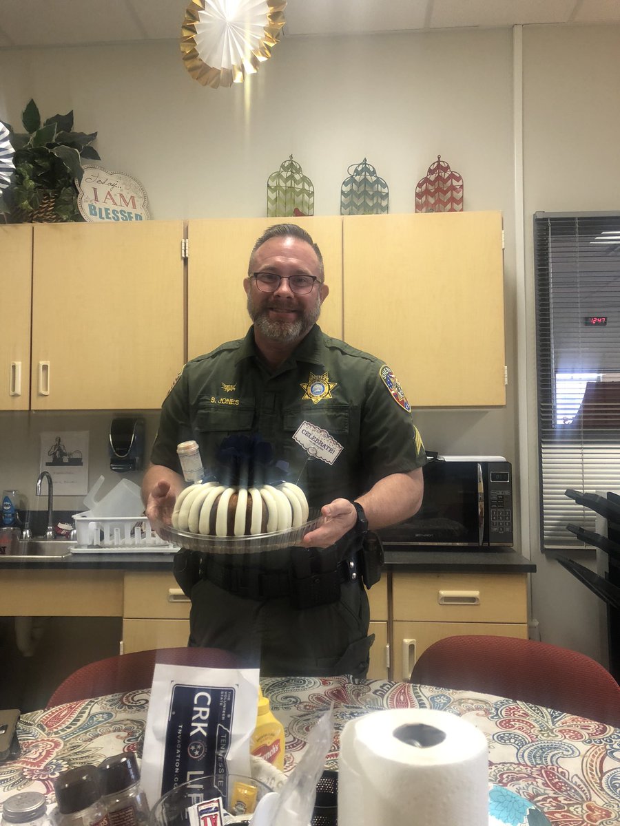 Happy National SRO day to this guy! He loves our kids and keeps us safe! #creeklife <a href="/SCECardinals/">SCECardinals</a>