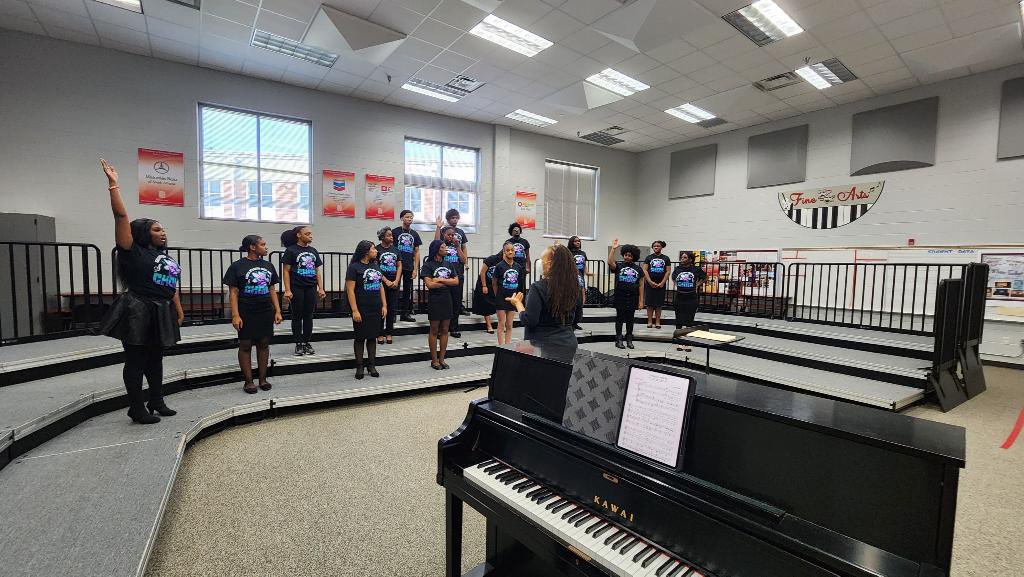 SATLVOICES's tweet photo. Very proud of our choir this year at LGPE! @APSsatlanta Thank you to @WitheriteLaw for supporting our organization this year! #southatlanta https://t.co/ZafL1gwq0Q