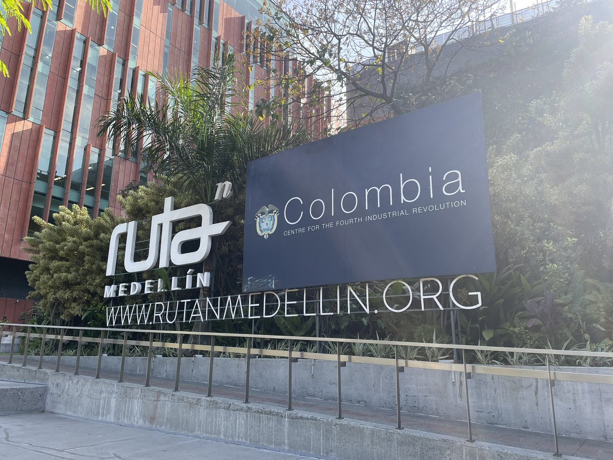 ghuertas94's tweet photo. Una experiencia increíble el poder conocer el trabajo y los programas de @Ruta_N #Medellin 🇨🇴

Un ecosistema de Ciencia, Tecnología e Innovación financiado por @AlcaldiadeMed, que articula sectores público, privado y academia, con el fin de impulsar emprendedores 🚀🚀 https://t.co/cHN6NeKvBw
