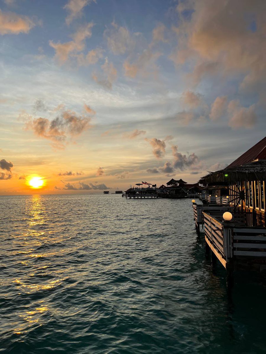 whileinjapan's tweet photo. Lato Lato Resort, Semporna. 

Pakej termasuk return airport transfer, island hopping, snorkelling equipments, meals, and siap tourguide. Mudah kan? Awak beli flight je 😁

#pakejsemporna https://t.co/KC0fFj4yDz