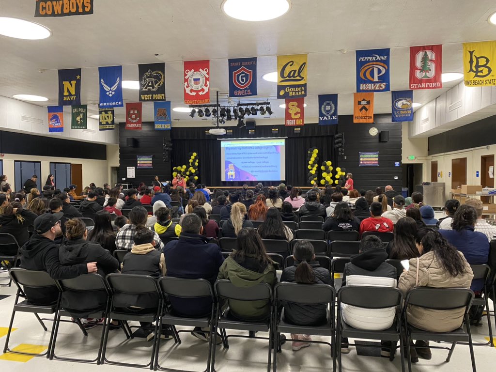 🎓We had a GREAT turn out for our AVID outreach tonight at SMS 🖤🎓💛 Thank you to our fellow AVID middle schools and Dr. Guerra for attending and informing our community about our awesome programs🎓