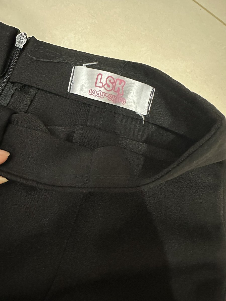 qztoeii's tweet photo. กระโปรงของ LSK ladyskirt เอว 25 ยาว 16 ส่งต่อ 150฿ ค่ะ https://t.co/h9Hnp5zdqe