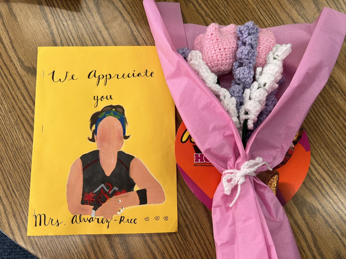 AlvarezRice's tweet photo. ✨Last week during 💫National School Counseling Week💕 my 6th graders from @framos1992 &amp; Ms. Fabian’s class wrote me beautiful letters and created amazing art 🖼️ They’re blossoming getting ready for 7th grade🙏🏼 @dcastellanohsd @HuenemeElemSD @EOGreenHornets https://t.co/rnpF1IAzIq