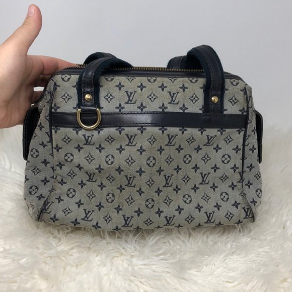 v74shop's tweet photo. So good I had to share! Check out all the items I'm loving on @Poshmarkapp #poshmark #fashion #style #shopmycloset #louisvuitton #timeandtru: https://t.co/JFtSVttdSX https://t.co/9HY6eU1evw