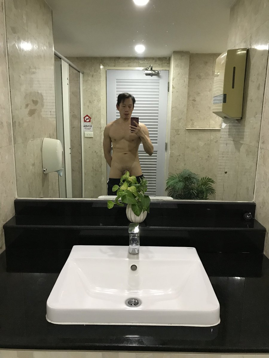 AkkrasetC's tweet photo. มันไม่ใช่ความเห็นแก่ตัวในการเอาตัวเองเป็นที่ตั้ง 

มันคือการเติมตนให้เต็มด้วยเป็นคนที่ดีเท่าที่จะดีได้กับตัวเอง และดูแลตัวเองให้เ��็มและแข็งแรง

นั่นไม่ได้แปลว่าคุณจะไม่แคร์ใครหรืออะไรเลยนะ 

(มีต่อในเธรด) https://t.co/CNJPB05mi1