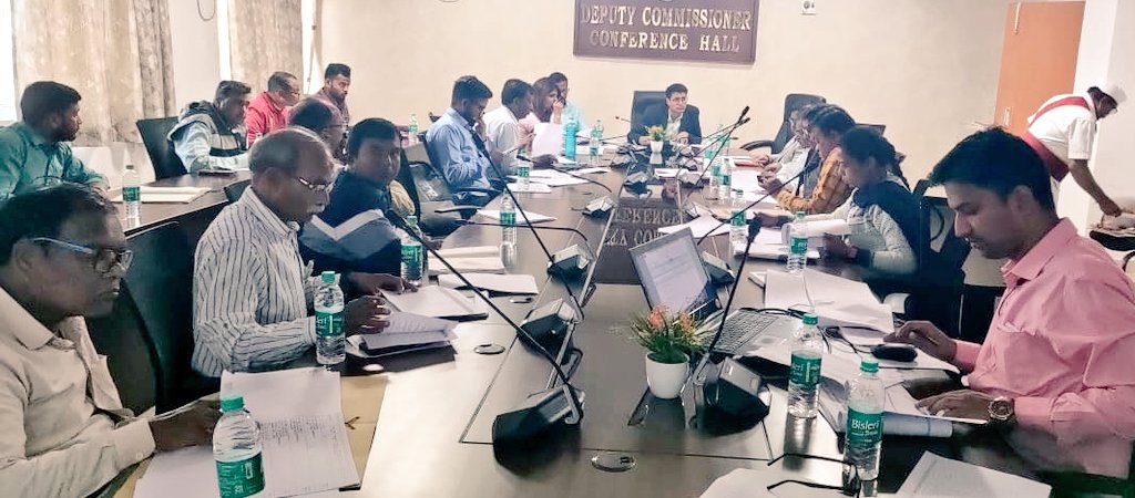DC_Chaibasa's tweet photo. DMFT से संबंधित सभी कार्यकारी एजेंसियों की समीक्षात्मक बैठक आहूत कर वित्तीय वर्ष- 2021-22/2022-23 अंतर्गत स्वीकृत योजनाओं को पूर्ण कराने तथा संलग्न प्रगति आधारित प्रतिवेदन के साथ आगामी 23 फरवरी को निर्धारित बैठक में उपस्थ���त रहने का निर्देश दिया गया।
@JharkhandCMO @prdjharkhand https://t.co/h4jo6JEevO