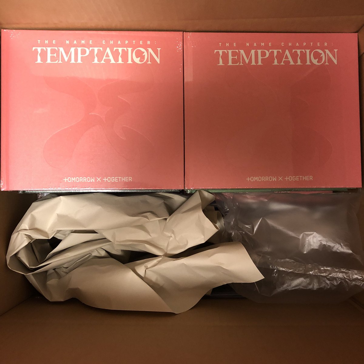 okaimonoproxy's tweet image. One of the heaviest boxes I have prepared. Mostly albums and photo cards. Thank you for trusting Okaimono!

Also, I’ll be starting a new service soon! 
Hint: travel 😉

#okaimonoproxy 
#mercari 
#universalmusic 
#weverse 
#temptation 
#tomorrow_x_together