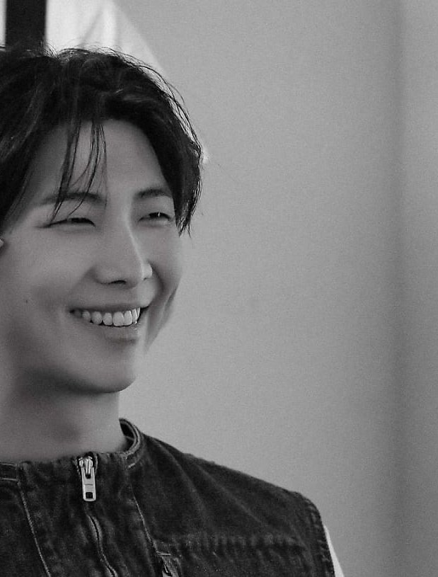 strangeliterar1's tweet photo. Congratulation 🎉 🥳 amor mio 

Namjoon ha superado los 250M de reproducciones con su álbum INDIGO en tan solo 75 días, convirtiéndose en el álbum más rápido de un solista coreano en alcanzar este hito. 💜

Reproduzcamos esta obra maestra.

#RM #IndigoByRM #indigoto300M https://t.co/RmgiRD77BB