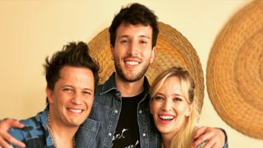 LauraSalz16's tweet photo. #Sebitas y los hermanos #Lopilato 😍😍😍😍😍😍
Miren cuantos dientes. ES FELIZ EN 🇦🇷
Queremos foto de Sebitas con Moni y Pepe!!!
y con Dardo y Maria Eelena!!
y con Fatiga embalsamado.
LOS #ARGENTOS y Yatrix https://t.co/QLagERrvrb