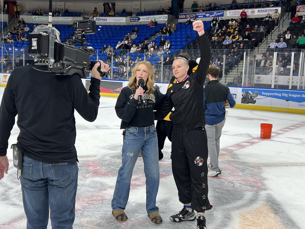 MoheganArenaPA's tweet photo. ๐ ๐ + ๐ง ๐ = ๐ช๐ป
The @WBSPenguins pick up the OT win tonight over Hershey with special guest Mighty Hopkins from the @Globies in attendance!
#WBSPens
#HarlemGlobetrotters
#Globies
#The570
#HereInLC
#MightyHopkins
#MSAPA
#WBHere https://t.co/EsNMb4dldB