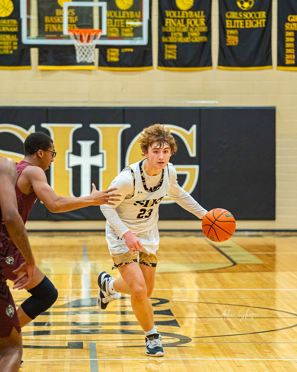 Channel1450com's tweet photo. Sacred Heart Griffin vs Peoria High Boys Basketball Photo Gallery by Alix Sheree https://t.co/8IcfKi35lg https://t.co/EABccgElCt