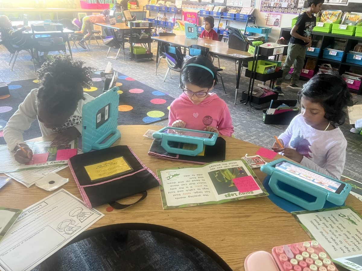 HowardsPreK's tweet photo. These future ready learners got to research the questions they had when they were reading their new nonfiction book! It was fun watching their excitement and focus during this process! #RobertsonU @Robertson_Elem https://t.co/rr8rP9YUQw