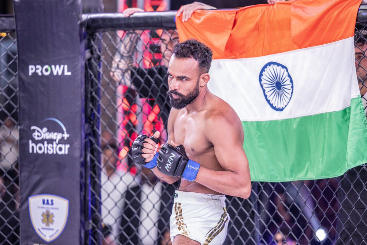 mfn_mma's tweet photo. Bout  11 ⬇️
@dhruvchaudhar20 (India ) VS @uloomi (Pakistan)

Our 11th fight at #MFN10🔥💯
 You don’t want to miss out on this one 💯🥊 watch the full fight on our YouTube channel - Releasing on 17th  February February #StayTuned (#MatrixFightNight)🔥💯🙌🏻
.
#MFN10 #Warriors https://t.co/Kcv3RefpRV