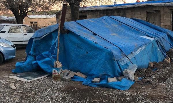 TwitPasa's tweet photo. 🚨🚨🚨🚨🚨🚨

ADIYAMAN SARIKAYA KÖYÜ ne (Hementil Köyü)
Çok Acil ÇADIR ve GIDA İhtiyacı Var
Bakın kaldıkları çadır bu 

İletişim İçin : Mustafa Durmuş 
05338746167

@AFADTurkiye @AFADBaskanlik @AFADAdiyaman @ahbap @BabalaTv @OguzhanUgur @haluklevent https://t.co/JkOMPwII57