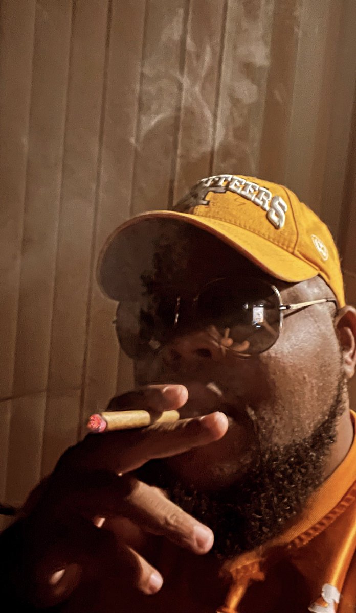 GHRadio_Mavrick's tweet photo. #DixieLandDelight is our song! #BasketVols #CigarGame #WeAreBamasDaddy https://t.co/z5lGzVQjoP