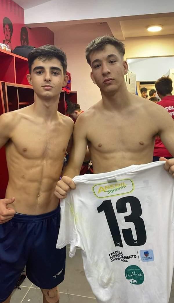 ℂ𝕝𝕒𝕣𝕠 𝕢𝕦𝕖 𝕤𝕚 𝕘𝕖𝕟𝕥𝕖𝕖𝕖 🔥

Los pibes de la cantera del cacho citados en la rojita, están en la final sureña de selecciones y clasificados al campeonato nacional de selecciones

𝐑𝐨𝐛𝐚𝐝𝐨𝐬 𝐥𝐨𝐬 𝐩𝐢𝐛𝐞𝐬 🔥 <a href="/Lautaaa82495027/">Lautaaa_</a> <a href="/Santilarrea2/">santi larrea</a>