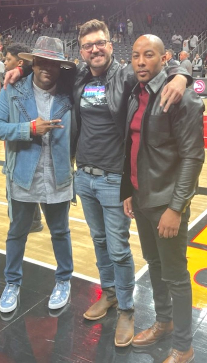 bmh1973's tweet photo. Fun Night with my dudeskis @ATLHawks game , even though we lost. #ATL #atlhawks #courtsideseats https://t.co/1rDnW2epFx