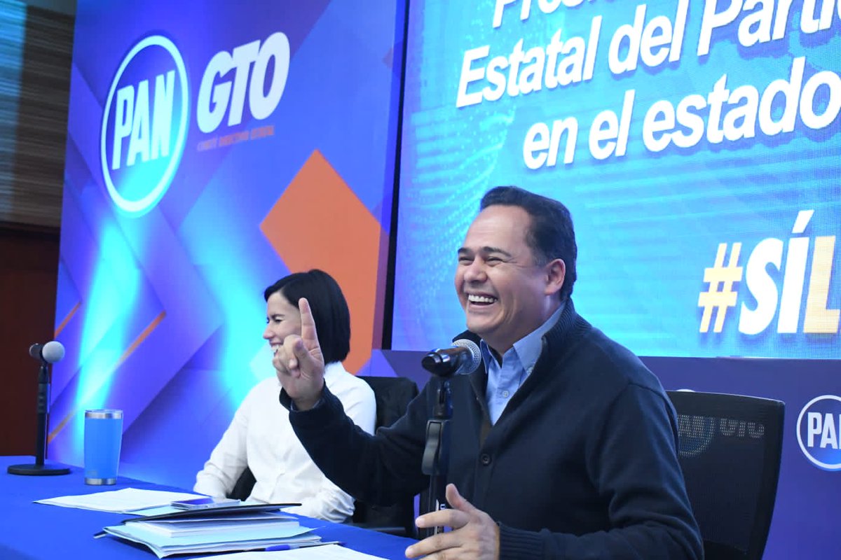 lalolopezm's tweet photo. Hoy presentamos una nutrida agenda de actividades con la que seguimos impulsando la participación política y fortaleciendo la democracia. Gracias a las y los integrantes de la Comisión Permanente de @PANGuanajuato que hoy nos acompañaron en la sesión ordinaria. https://t.co/UOajMbX2Ut