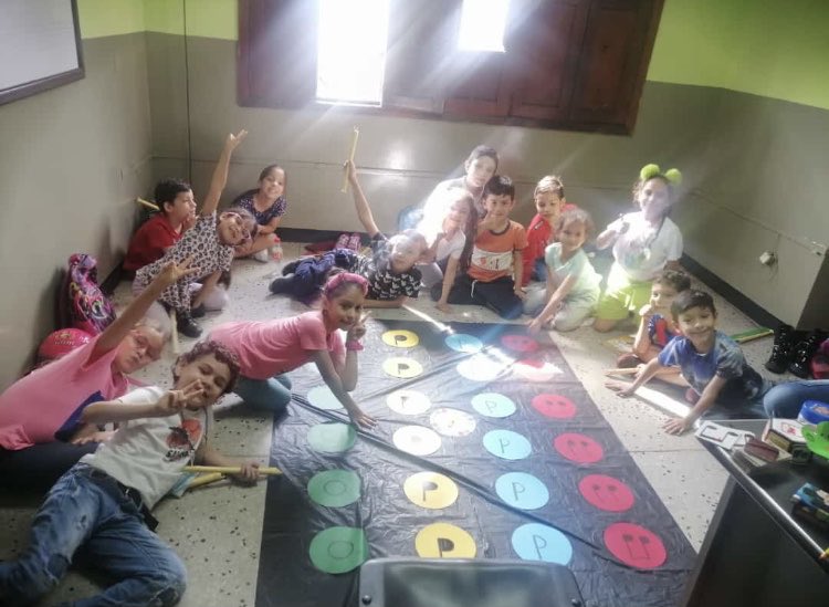 EMMAETachira's tweet photo. Twister de figuras musicales 4 nivel de iniciación musical ⁦@EMMAETachira⁩ ⁦@DCETachira⁩ gracias por las fotos Prof. Karina Ortiz https://t.co/rrUXQwqJ0z