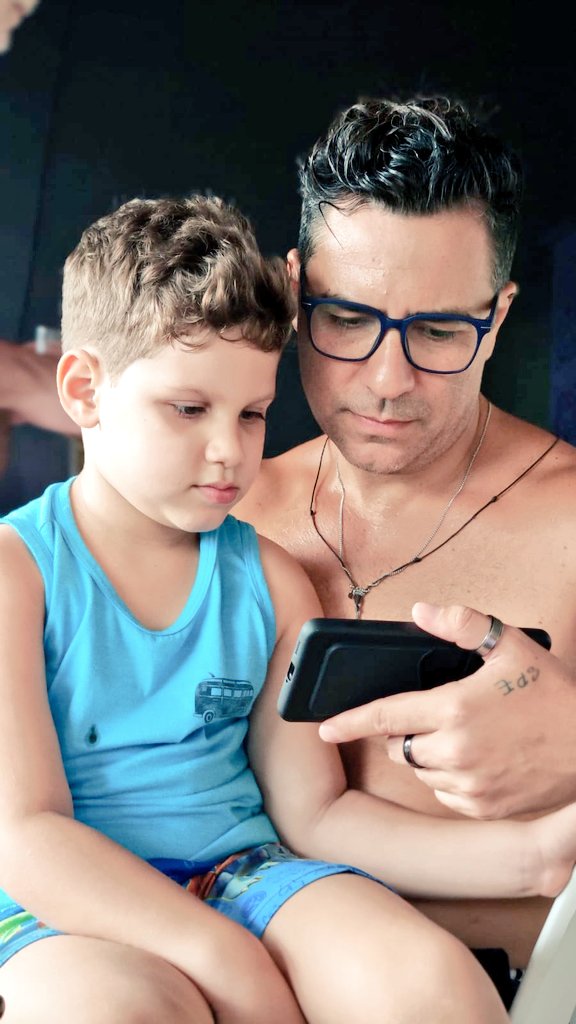 Charlinho___'s tweet photo. Trabalhando a  bordo do Volendam , feliz sim ! Mas uma dor no peito de saudades dele . https://t.co/c29qXABSMJ